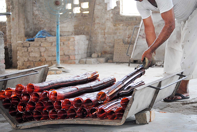 Artisan working 3